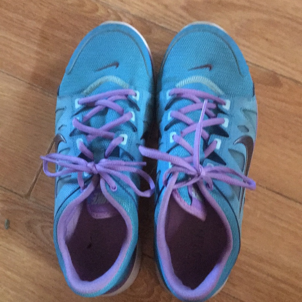 Nike gym shoes